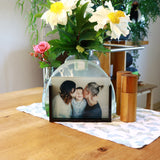 Moderner Bildaufsteller aus Acryl